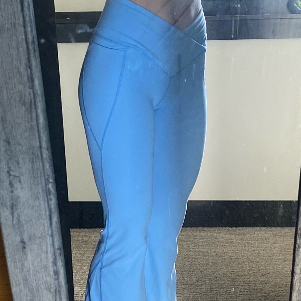 Blue fabletics flare leggings